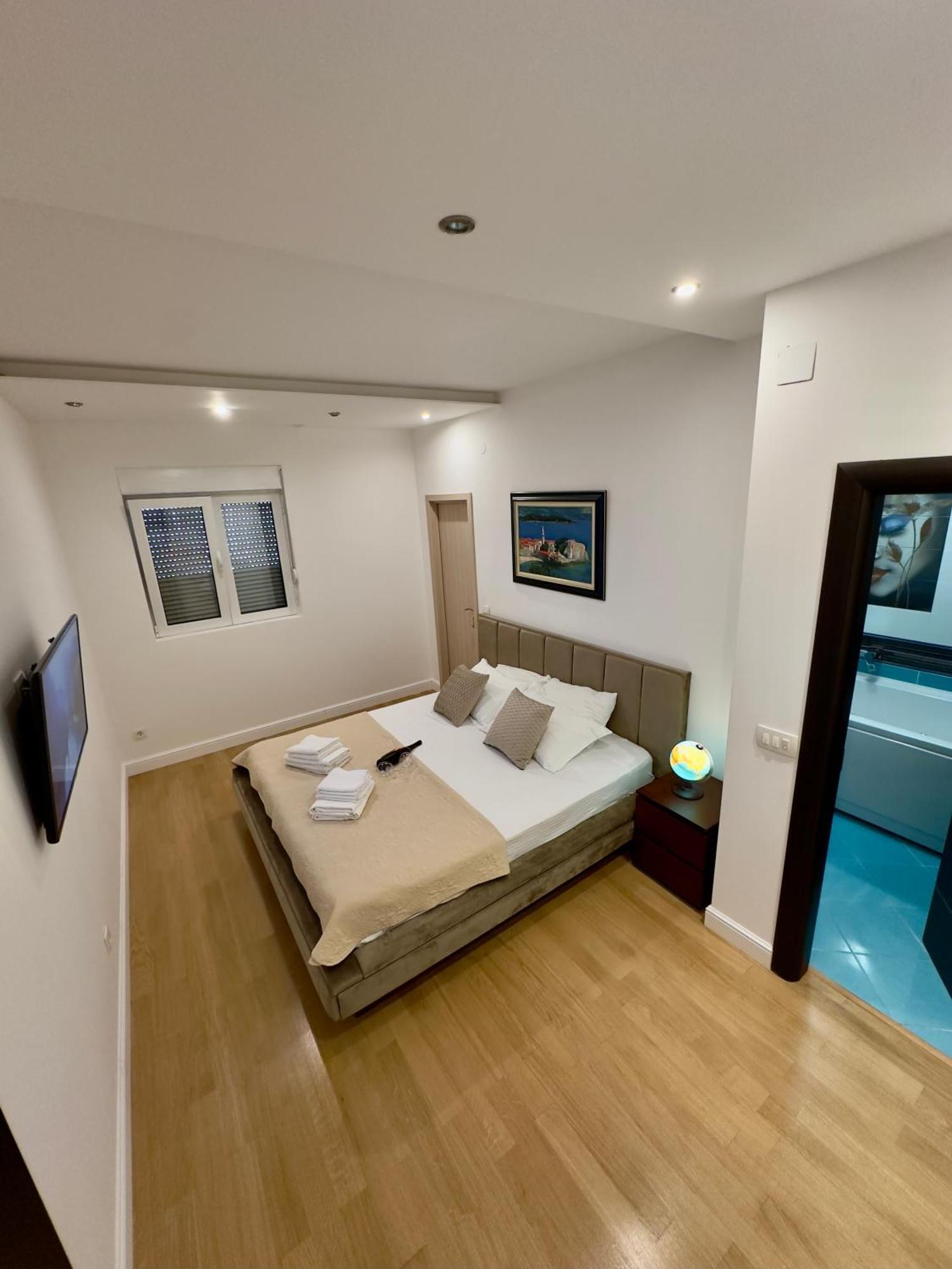 Apartment Lux Superior 120m2 In Heart Of *